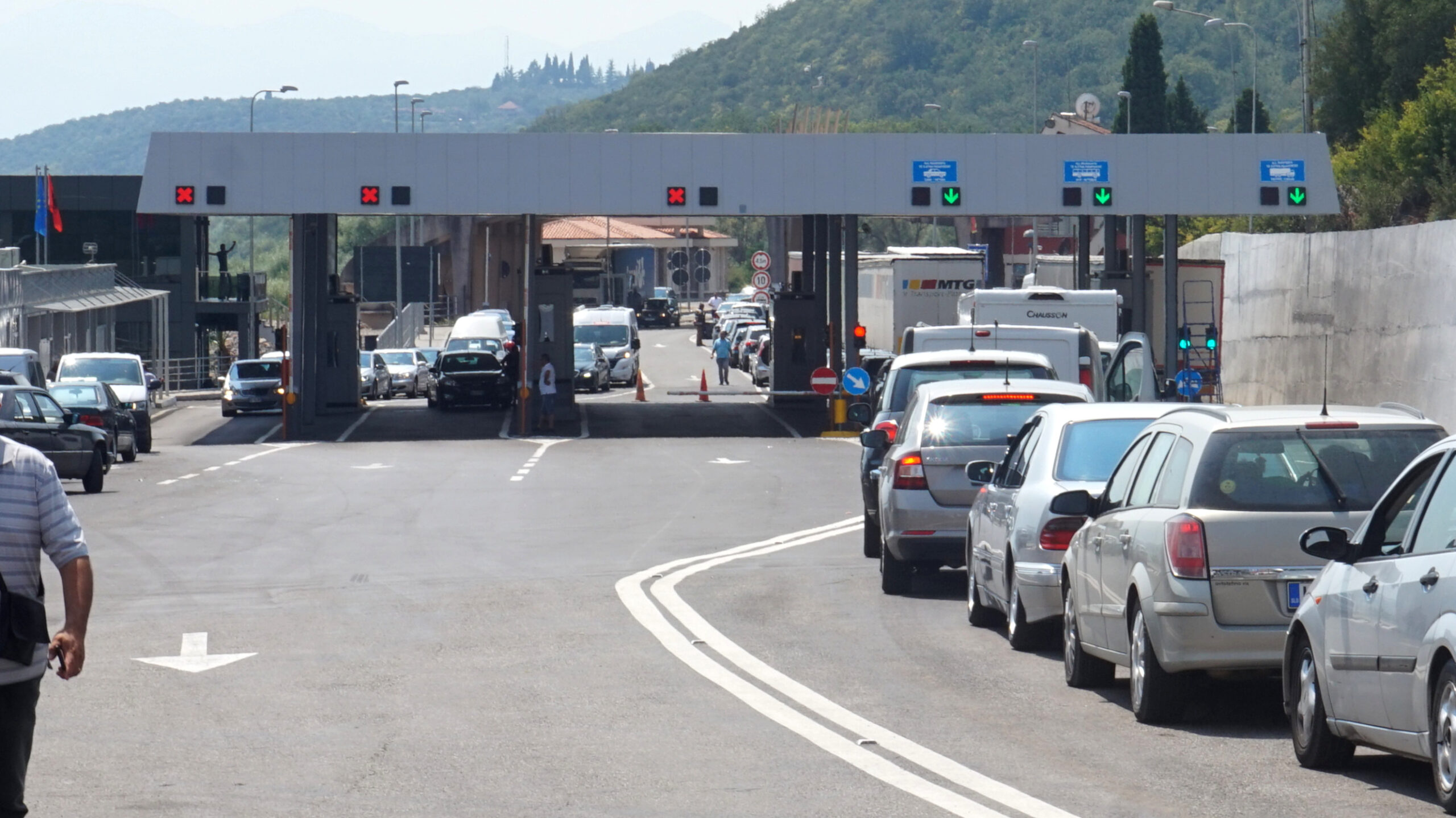Shkodër, 13 shqiptarë bllokohen në pikën kufitare të…