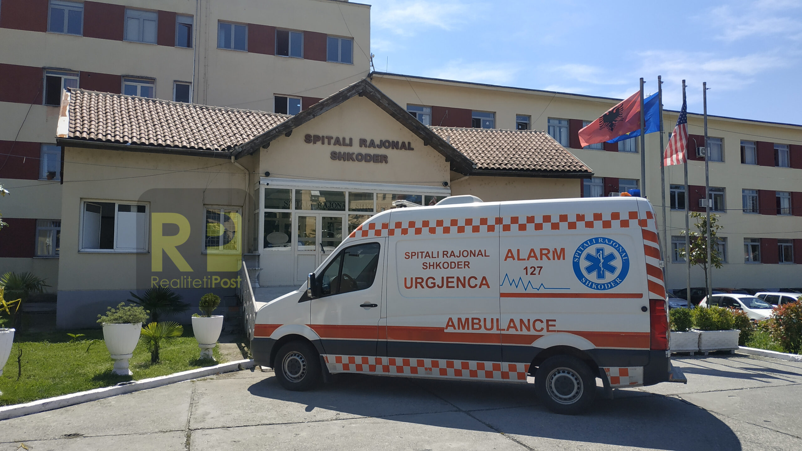 Shoferi i ambulancës së spitalit të Shkodrës, organizatori i trafikut…