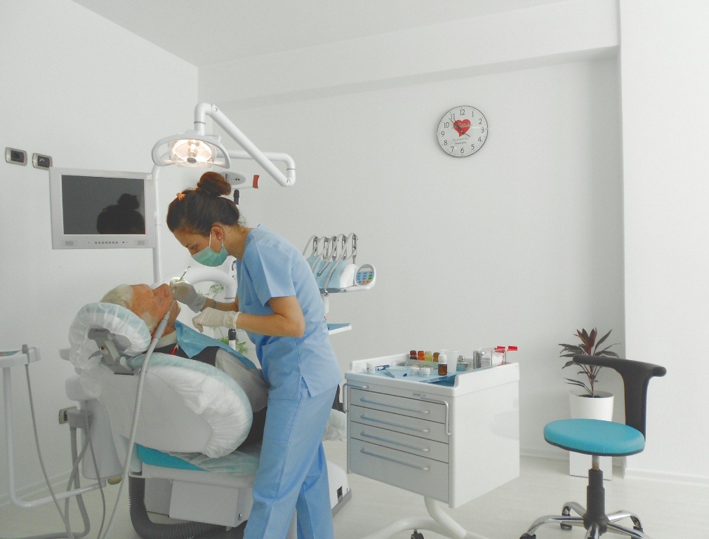 Hapen klinikat dentare, stomatologët në Shkodër: Kemi pasur shumë humbje