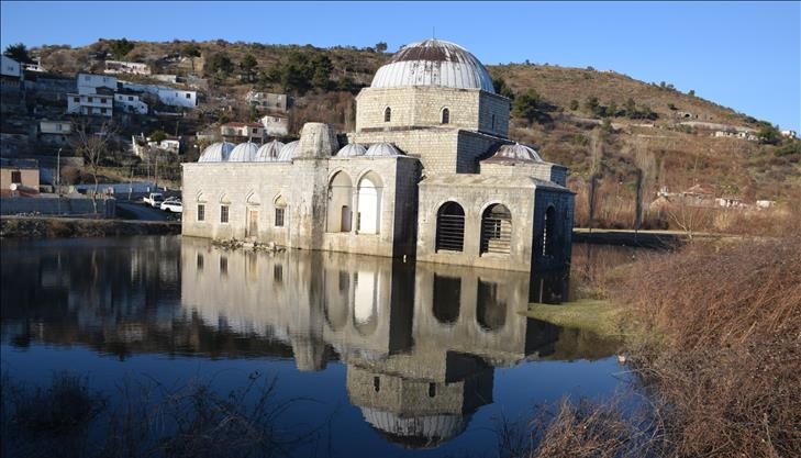 Qeveria turke 6 mln euro për të shpëtuar Xhaminë e…