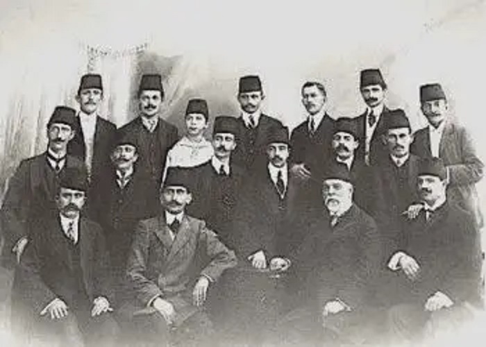 “Mbledhja e parë e Kuvendit, u hap më 28 nëntor…
