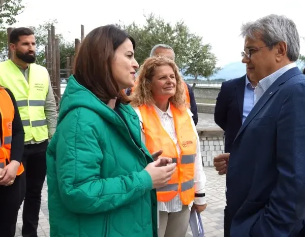 Ministrja Albana Koçiu në Shkodër për dezinsektimin/ Procesi…