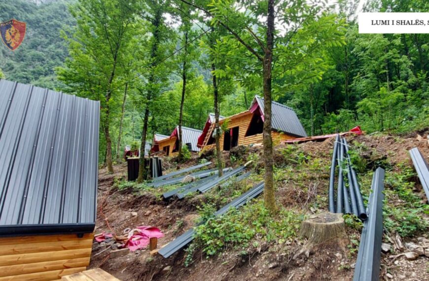 Po ndërtonin pa leje, 6 kabina druri në Lumin e…