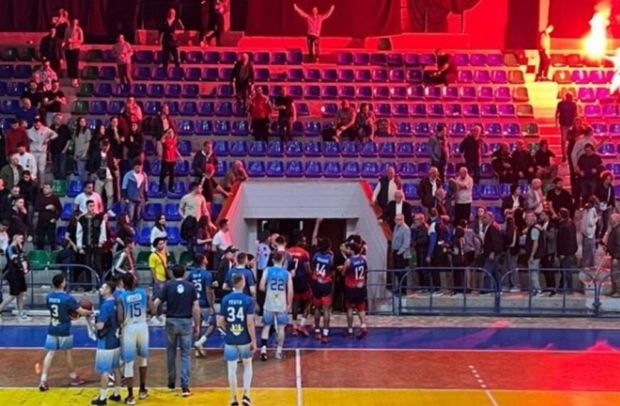 Anulohet ndeshja Teuta-Vllaznia, ekip shkodran tërhiqet nga loja prej sirenës…