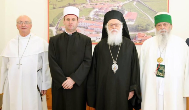 Qeveria ndan buxhetin për komunitetet fetare në Shqipëri, ja sa…