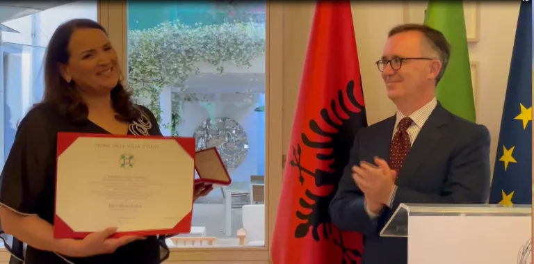 Albana Bushati merr “Urdhëri i yllit të Italisë”/ Drejtores së…