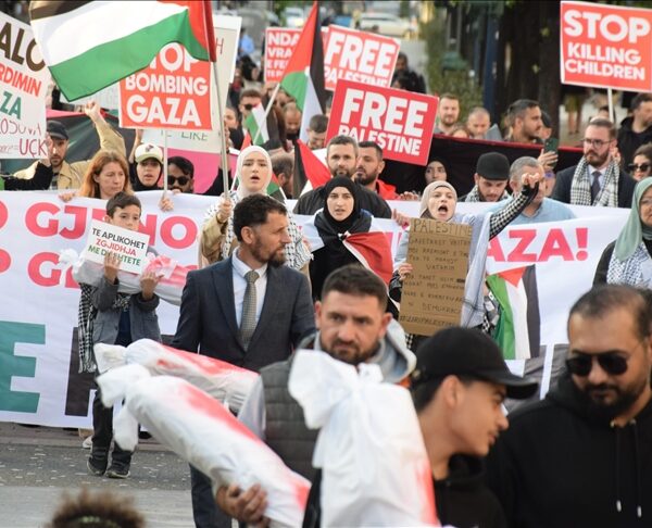 Tiranë/ Mbahet tubim dhe marshim në mbështetje të Palestinës…